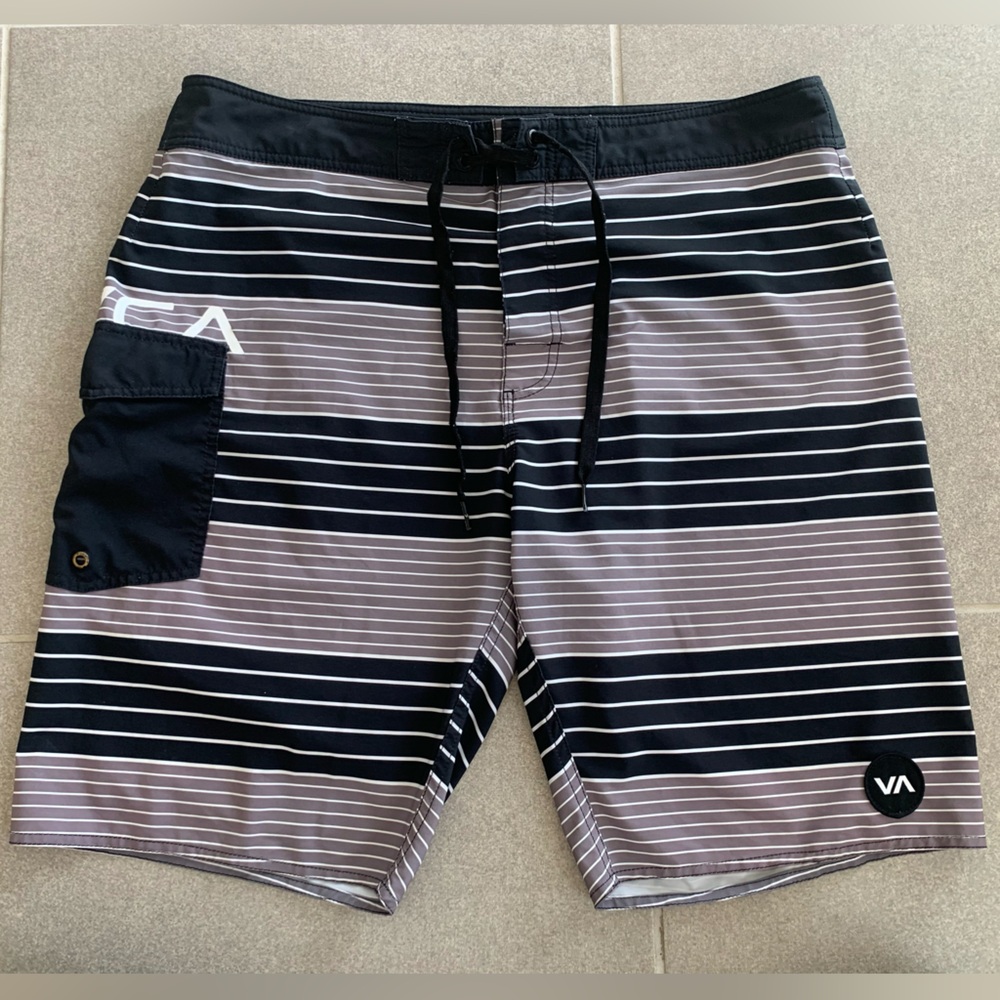 RVCA Uncivil Striped Black Gray Boardshorts Swim Shorts Mens Sz 36‎ / 11" Inseam